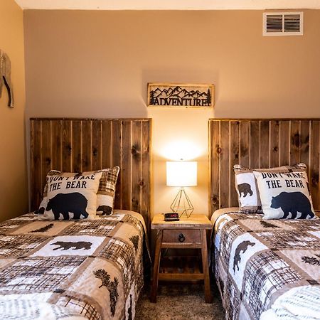 Sky High Views!!-Peak Mountaintop-Outdoor Pool-Close To Downtown-Private Balcony-Wifi-Cable Gatlinburg Eksteriør bilde