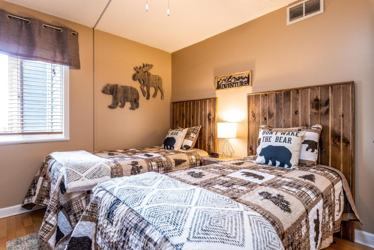 Sky High Views!!-Peak Mountaintop-Outdoor Pool-Close To Downtown-Private Balcony-Wifi-Cable Gatlinburg Eksteriør bilde