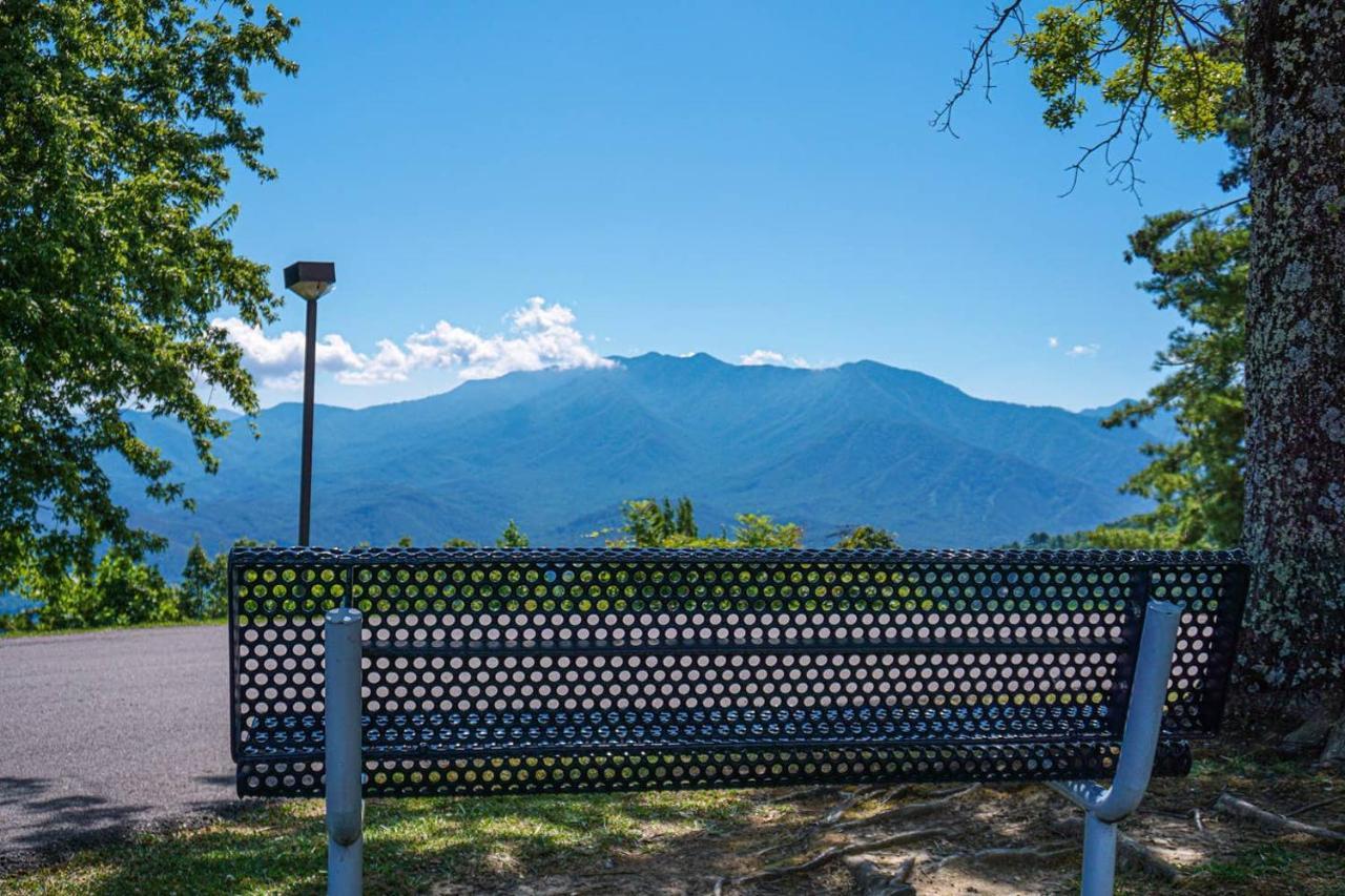 Sky High Views!!-Peak Mountaintop-Outdoor Pool-Close To Downtown-Private Balcony-Wifi-Cable Gatlinburg Eksteriør bilde