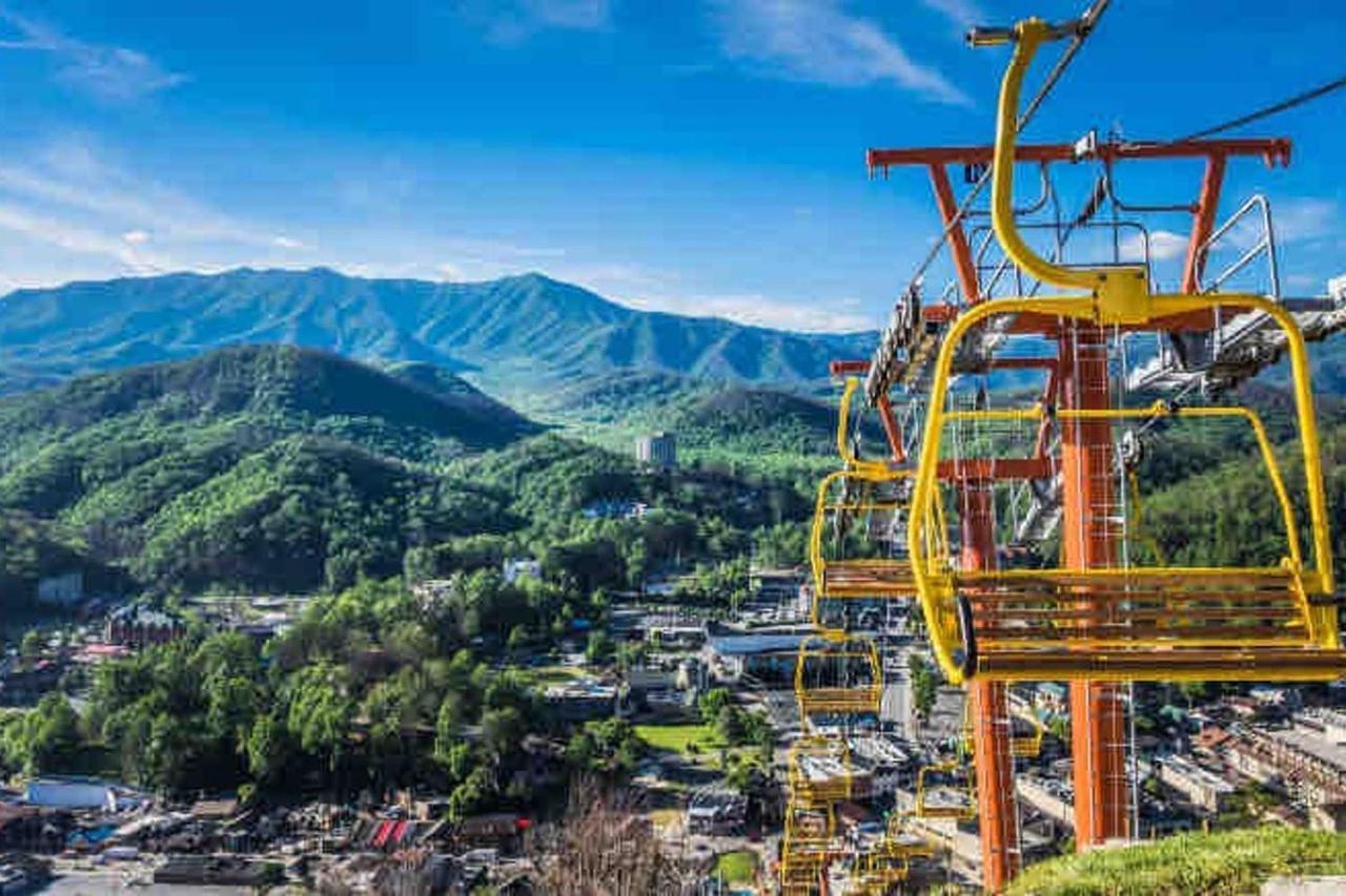 Sky High Views!!-Peak Mountaintop-Outdoor Pool-Close To Downtown-Private Balcony-Wifi-Cable Gatlinburg Eksteriør bilde
