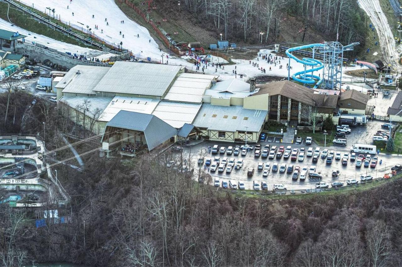 Sky High Views!!-Peak Mountaintop-Outdoor Pool-Close To Downtown-Private Balcony-Wifi-Cable Gatlinburg Eksteriør bilde