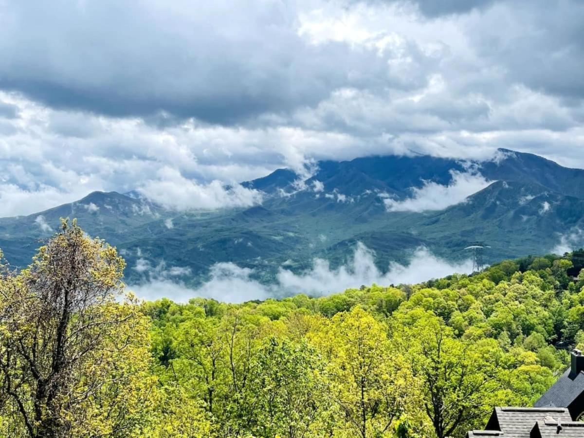 Sky High Views!!-Peak Mountaintop-Outdoor Pool-Close To Downtown-Private Balcony-Wifi-Cable Gatlinburg Eksteriør bilde