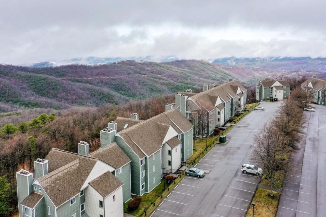 Sky High Views!!-Peak Mountaintop-Outdoor Pool-Close To Downtown-Private Balcony-Wifi-Cable Gatlinburg Eksteriør bilde
