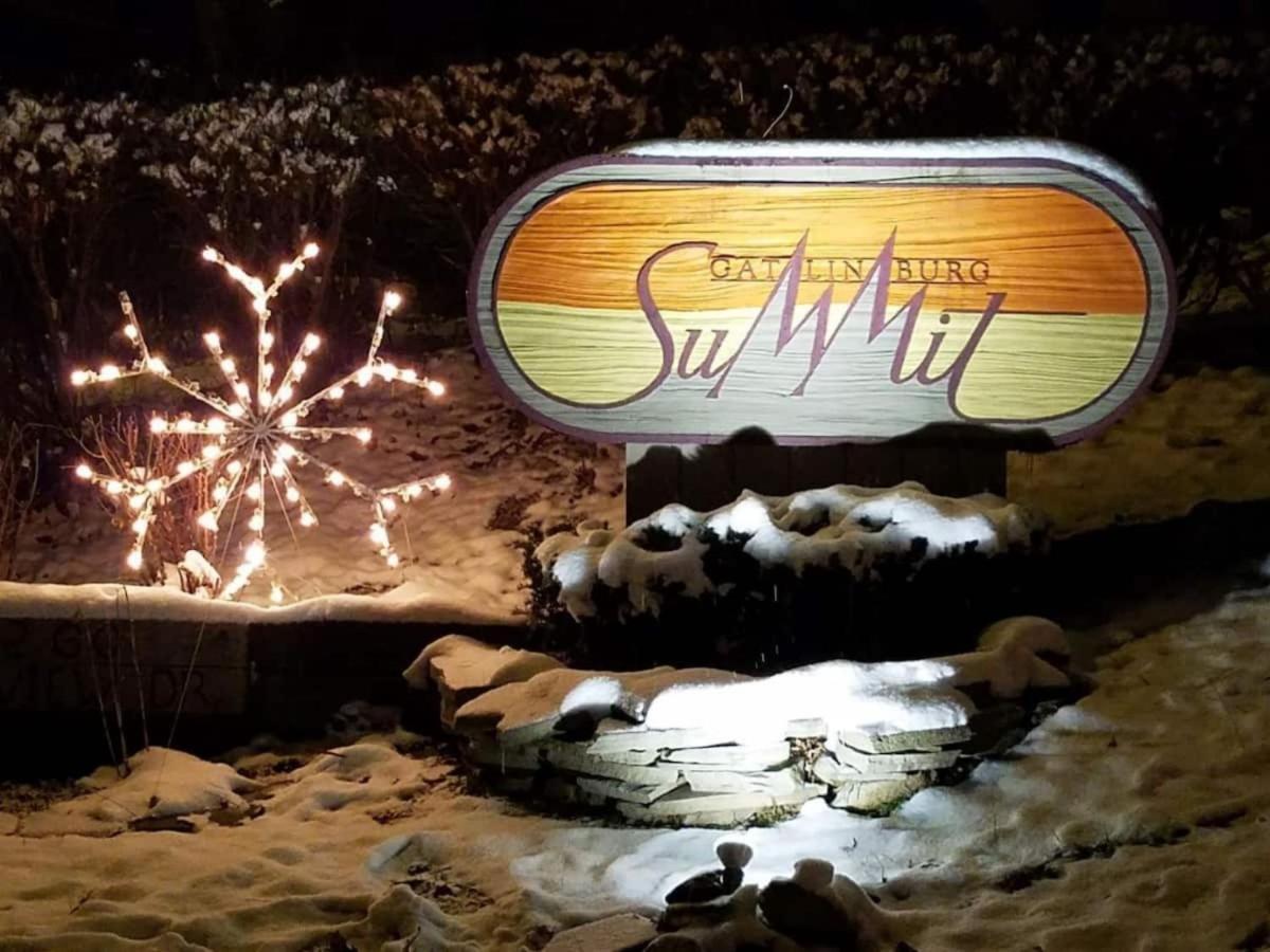 Sky High Views!!-Peak Mountaintop-Outdoor Pool-Close To Downtown-Private Balcony-Wifi-Cable Gatlinburg Eksteriør bilde